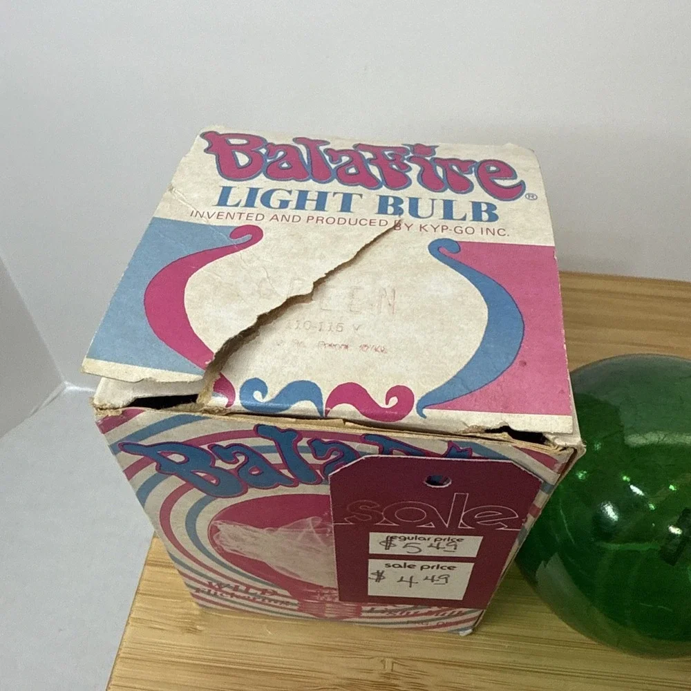 Vintage Balafire Flicker Flame Wild Action Light Bulb w Box Tested Working Green